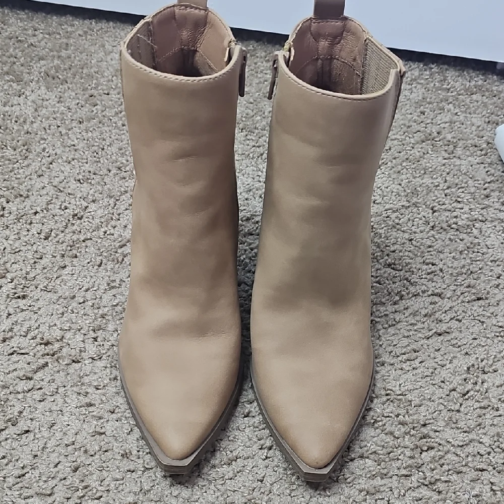 Universal Thread Tan‎ Ankle Booties Faux Leather Block Casual Size 7